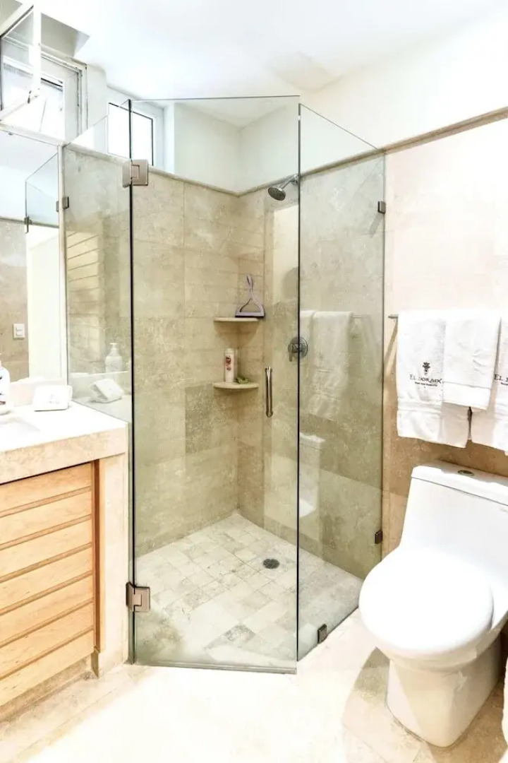 Luxury Private Resort 2-br 2-wr Condo w Breath Taking Lake Views