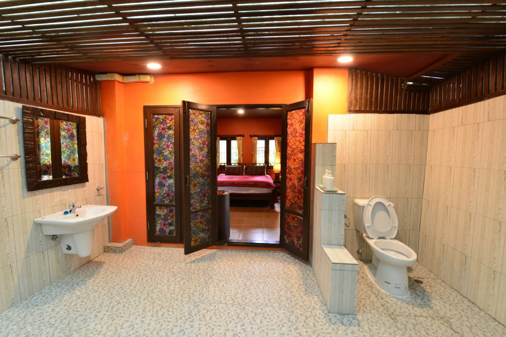 Baannamping Riverside Village