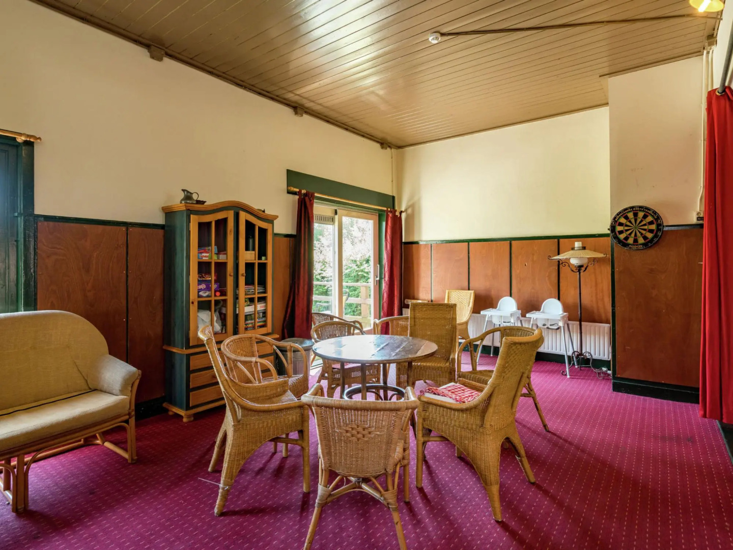 Quaint Holiday Home in Friesland by the Lake