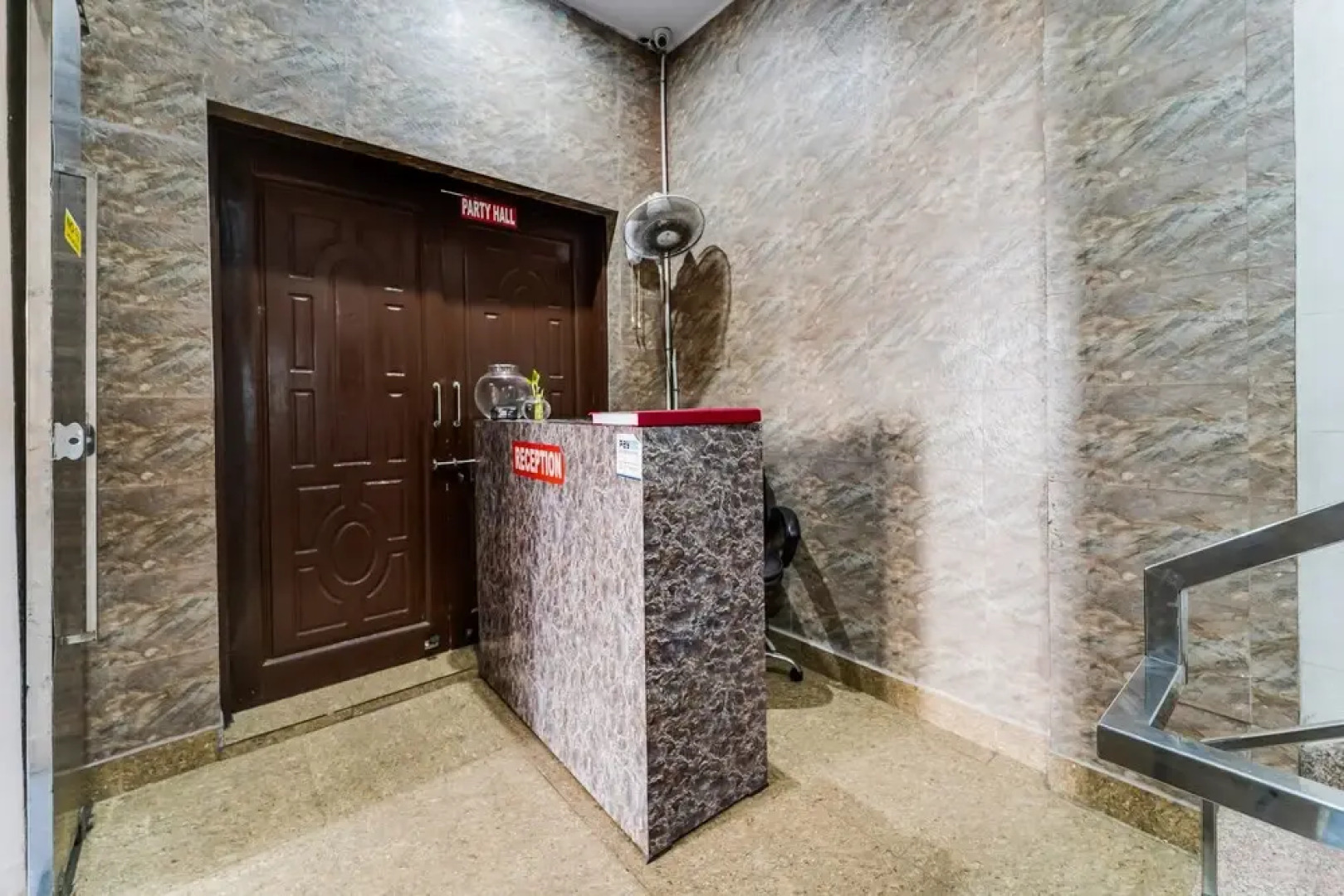 SPOT ON 61934 D Night Hotel