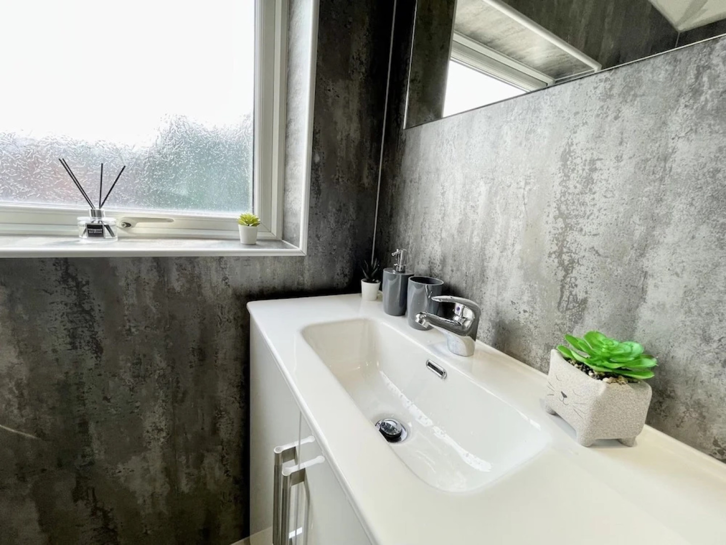 Worksop Newly Refurbished 2-bedroom House