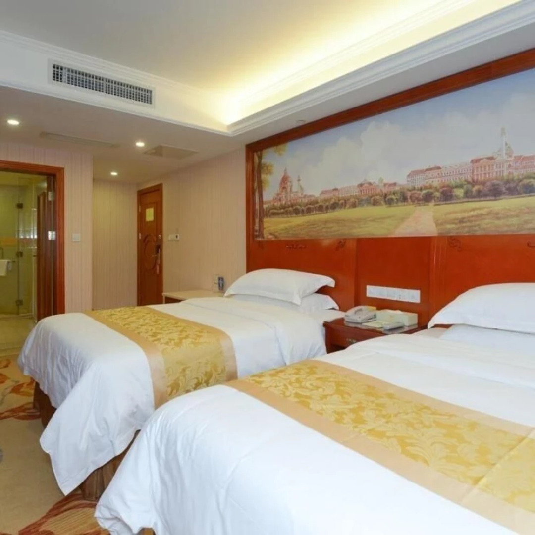 Vienna Hotel Guigang Central Square