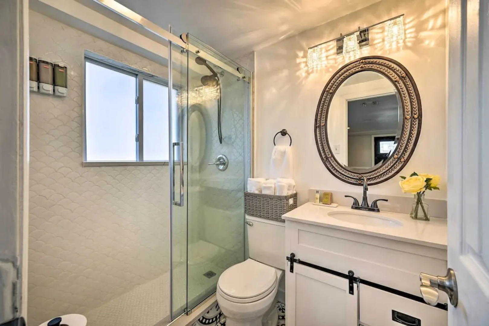 Bay Shore Vacation Rental ~ 7 Mi to the Beach