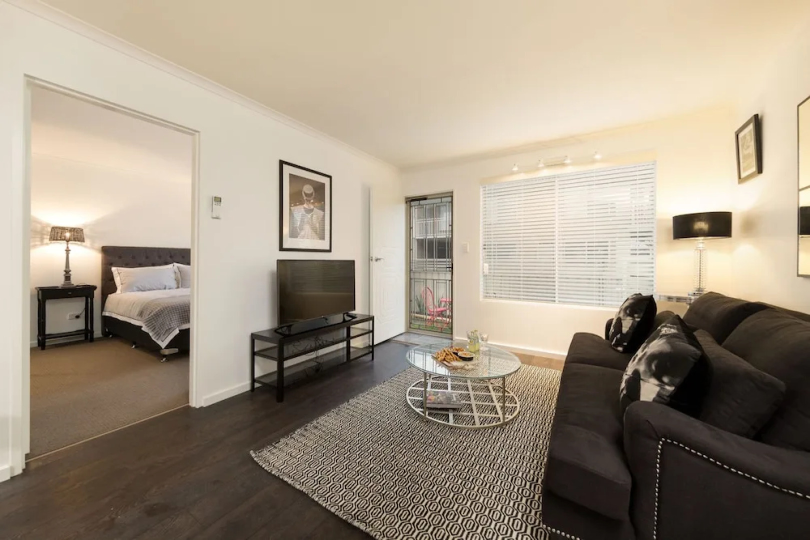 The Manhattan - Central & Sophisticated