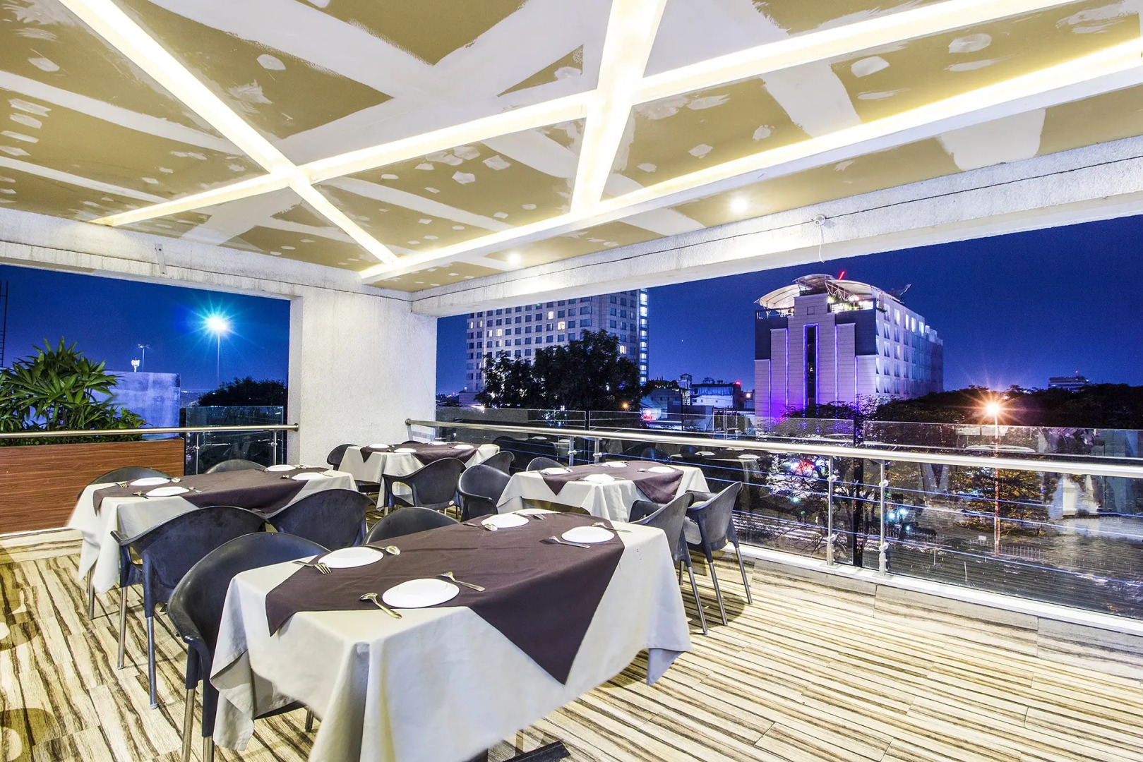 Fabhotel Prime Avenue