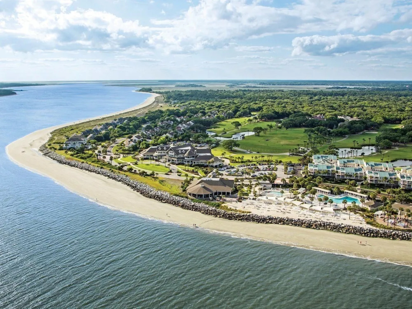 Spacious Overlooking Lagoon 5 Bedrooms 2.5 Bathrooms Home