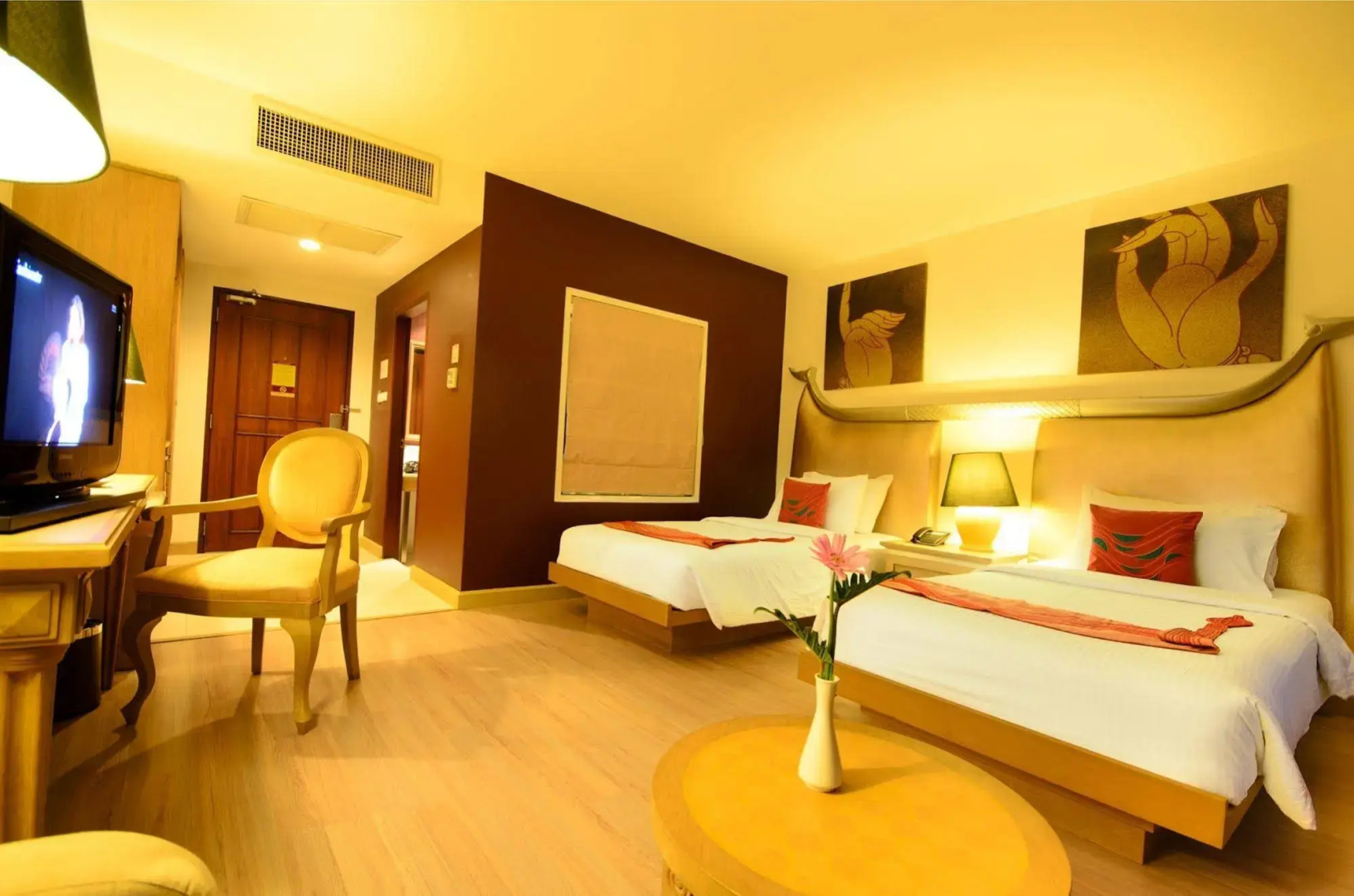 The StandardX Bangkok Phra Arthit