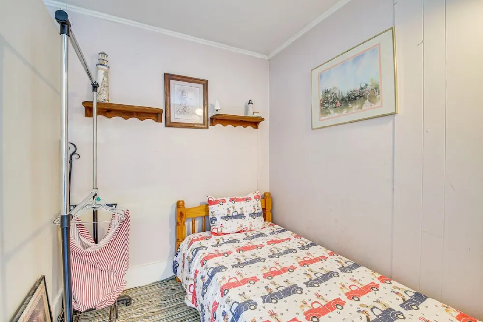 Spacious Round Pond House w/ On-site Trail Access!