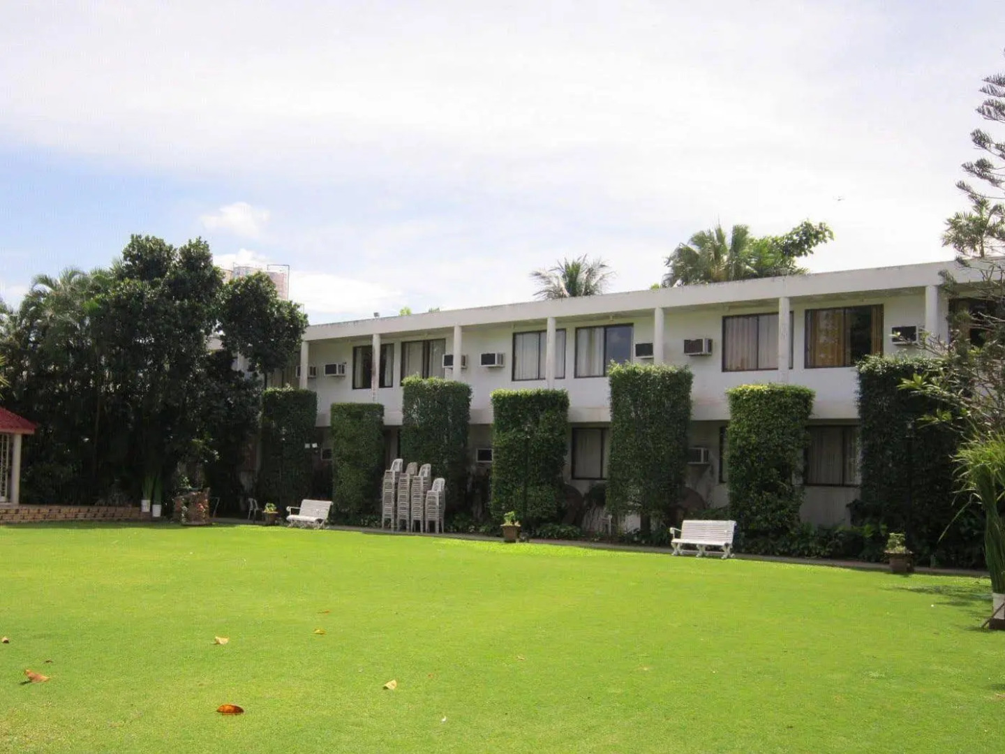 Harbor Lights Hotel and Restaurant