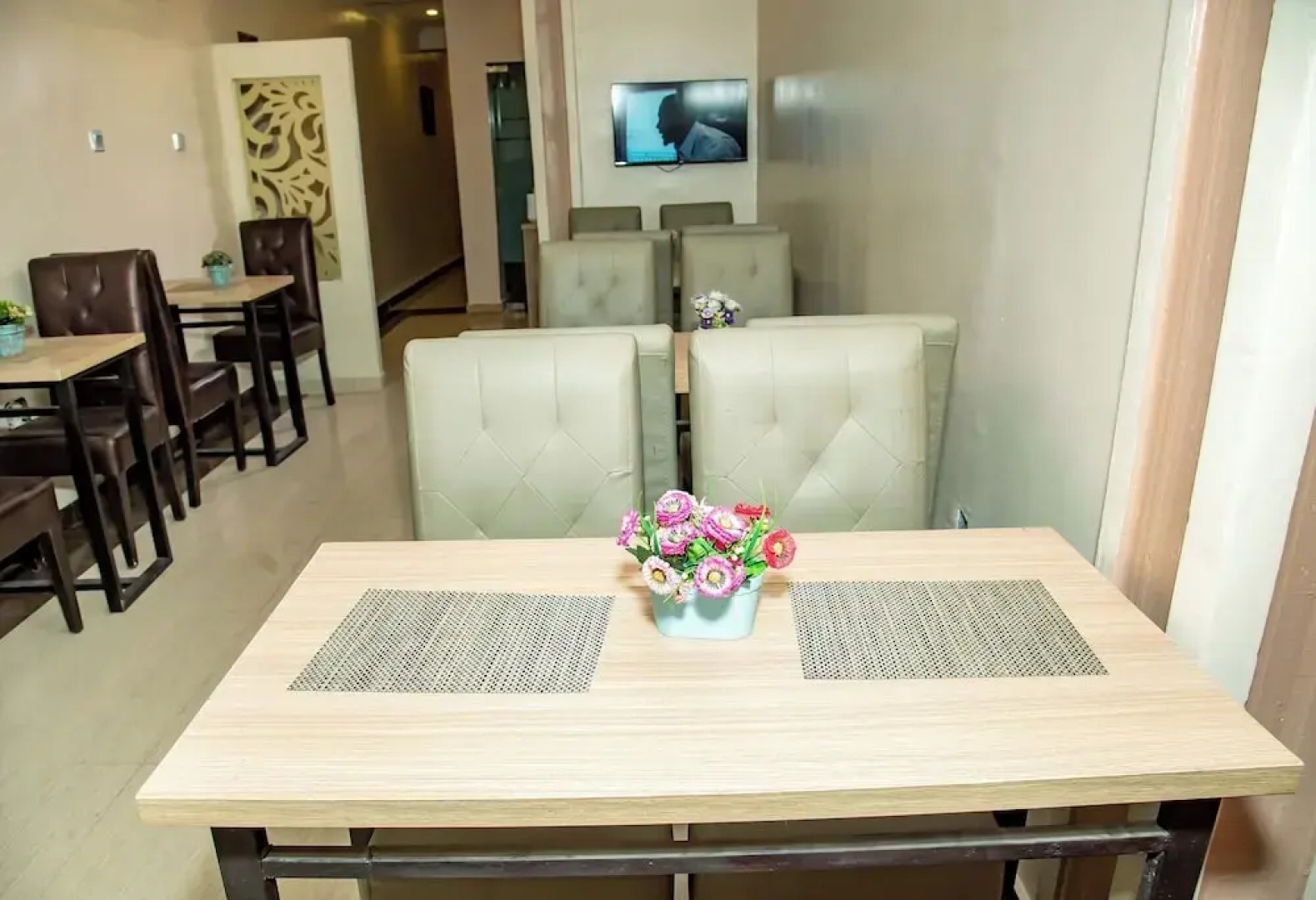 Everland Hotel and Suites