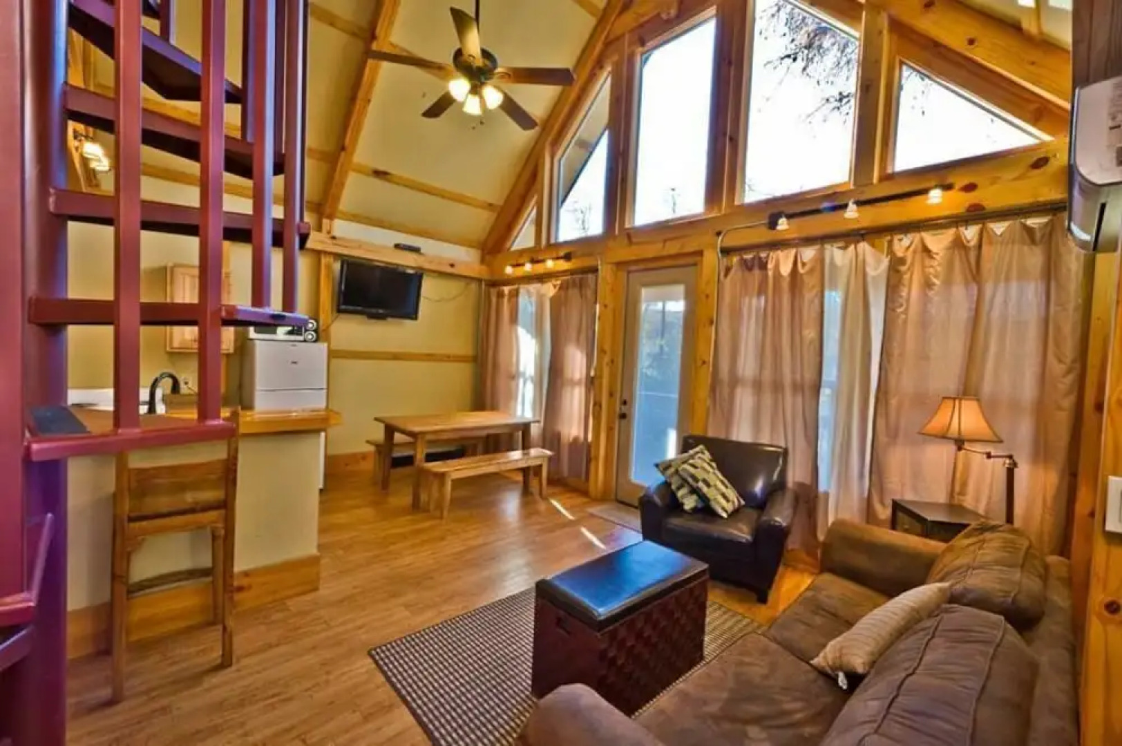 River Rd. Treehouses-Mourning Dove Haus