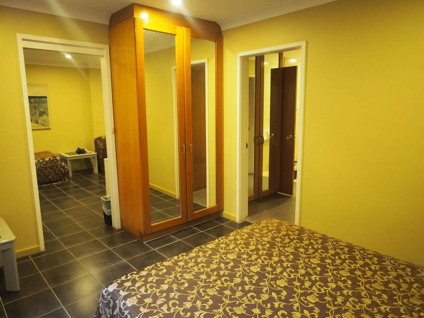 Killara Hotel & Suites