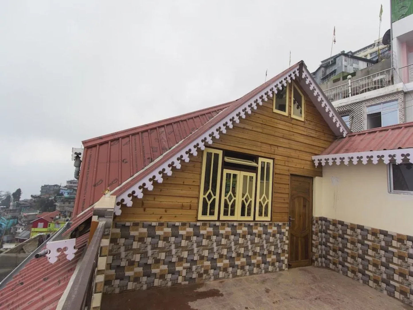 OYO 12370 Royal Sarava