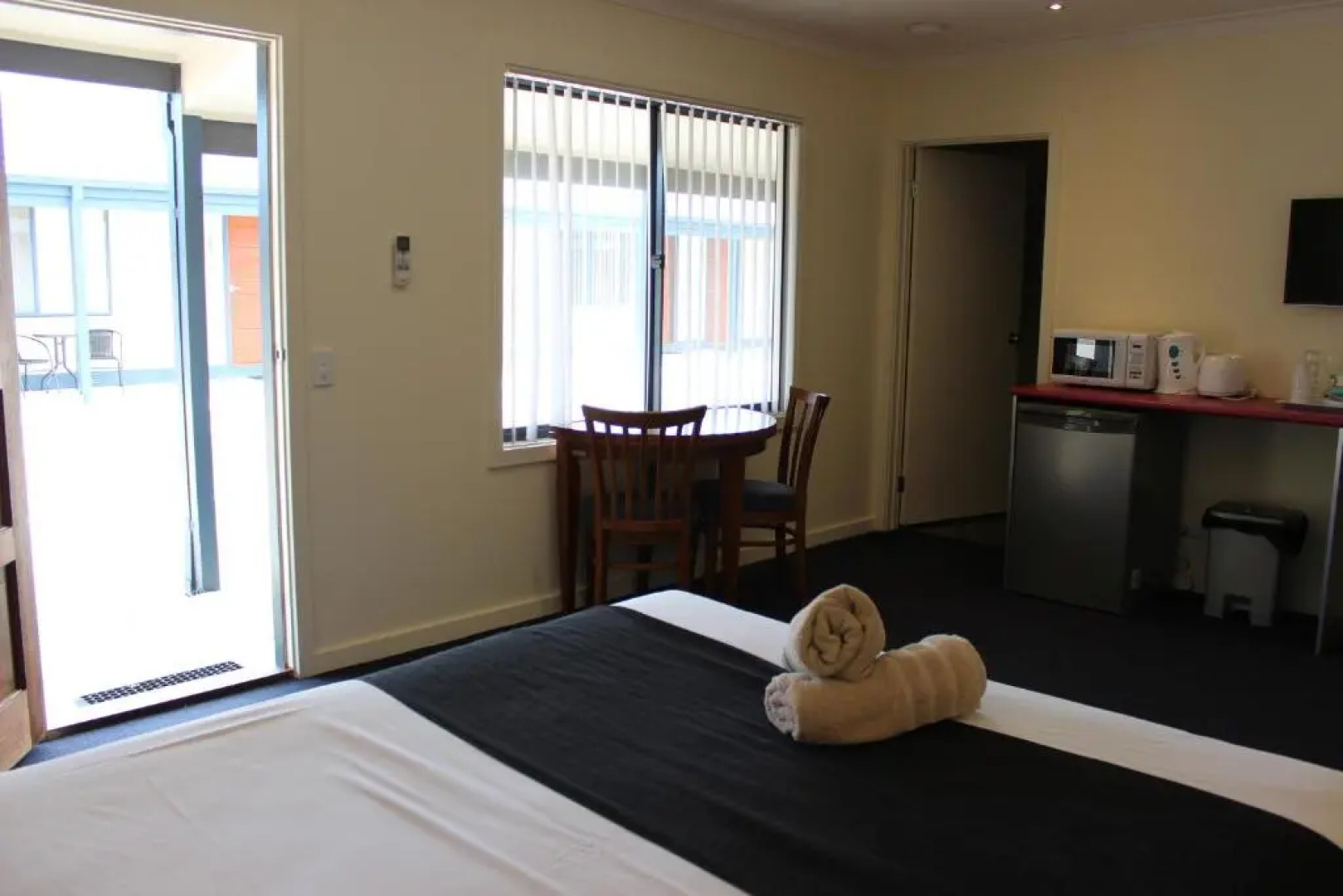 Lakeside Motel Waterfront