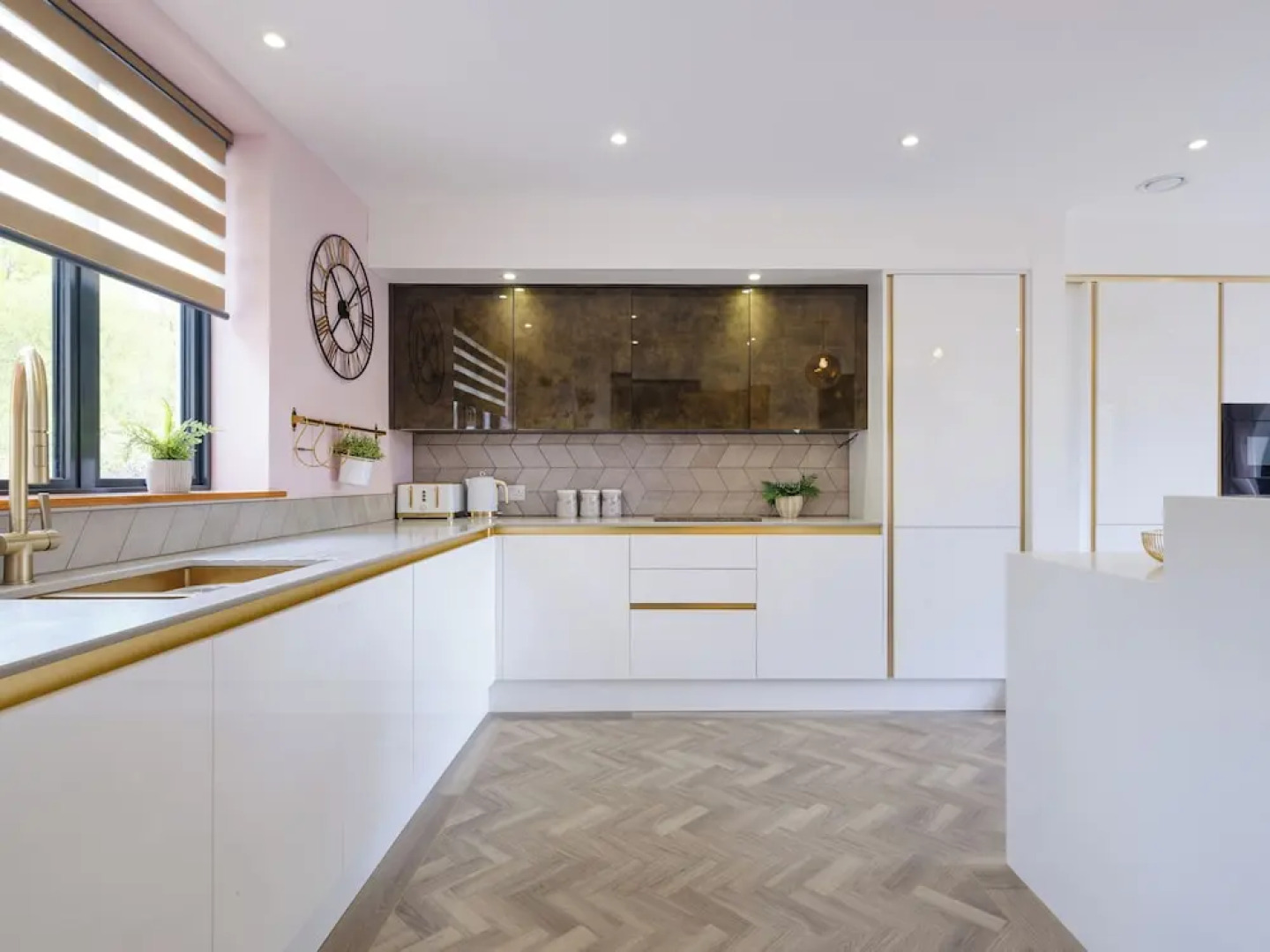 Inviting 5-bed House With Fishing Lake in Devizes