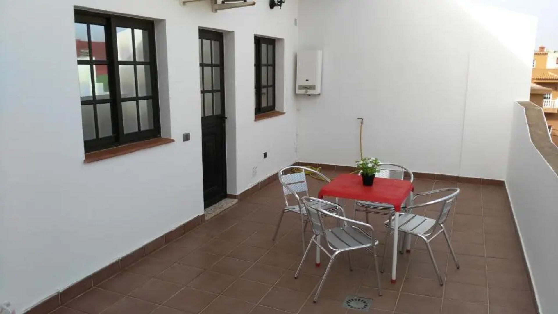 Apartamento con terraza privada y barbacoa