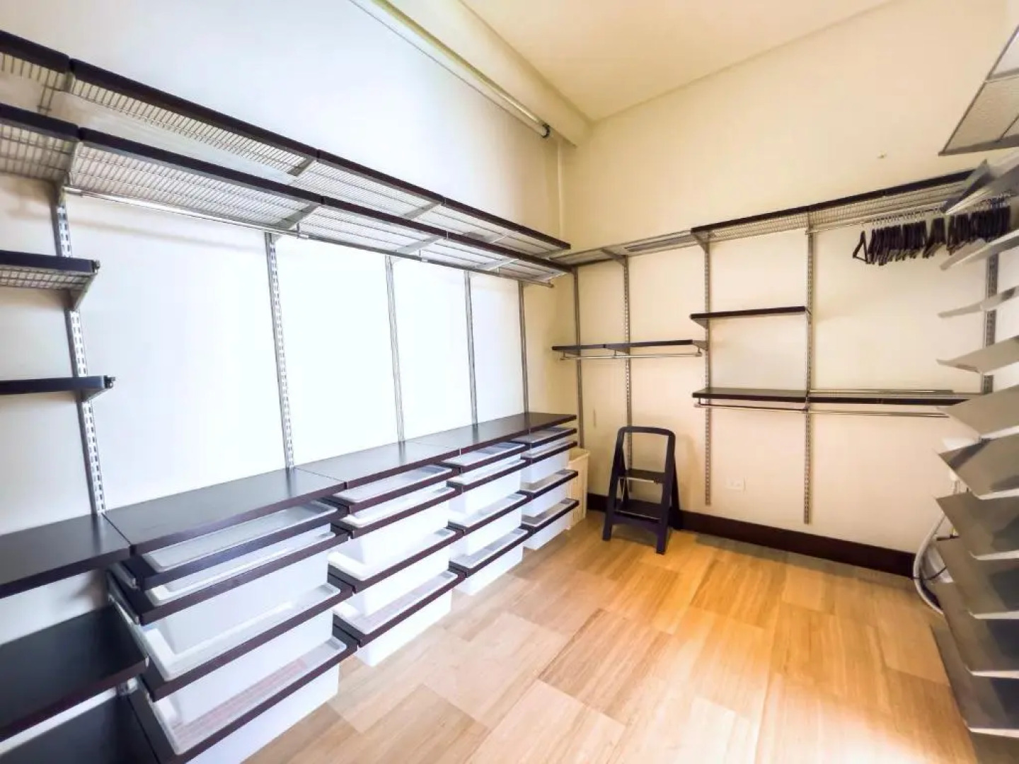 LG Smith Boulevard 558