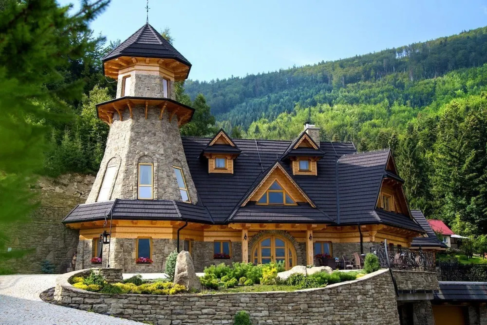 KRUPÓWKA MOUNTAIN RESORT - Widokowy hotel z basenami i wellness