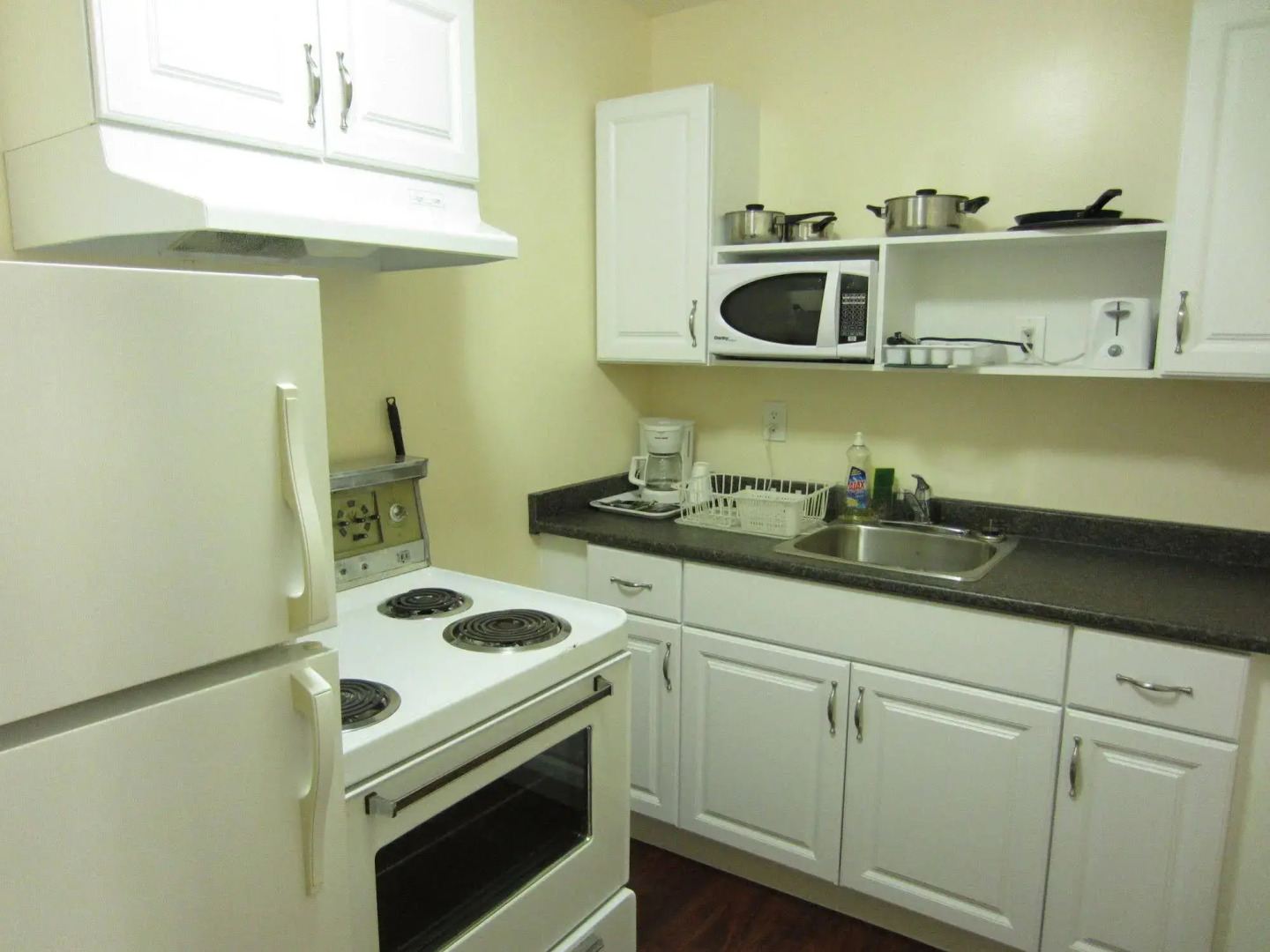 Village Inn & Suites