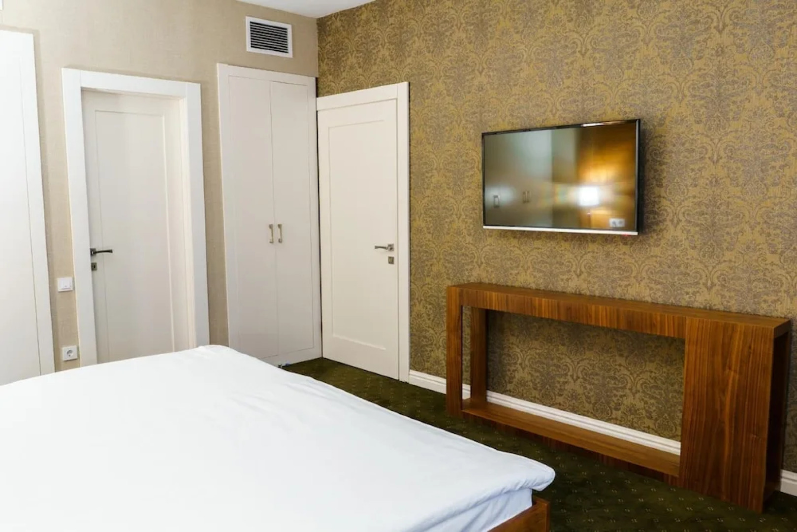 Отель The Square