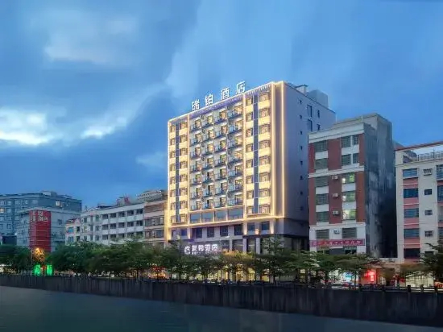 Reebo Hotel (Wenchang Park)