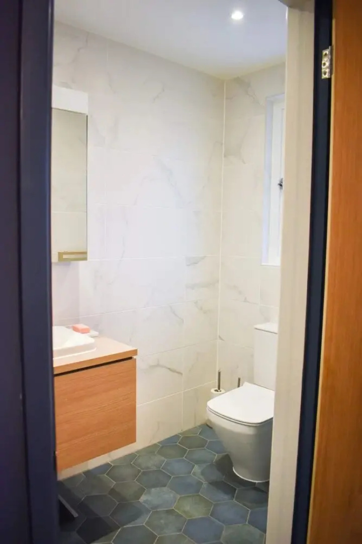 Spacious 5 Bedroom Home Near the Beach With Parking