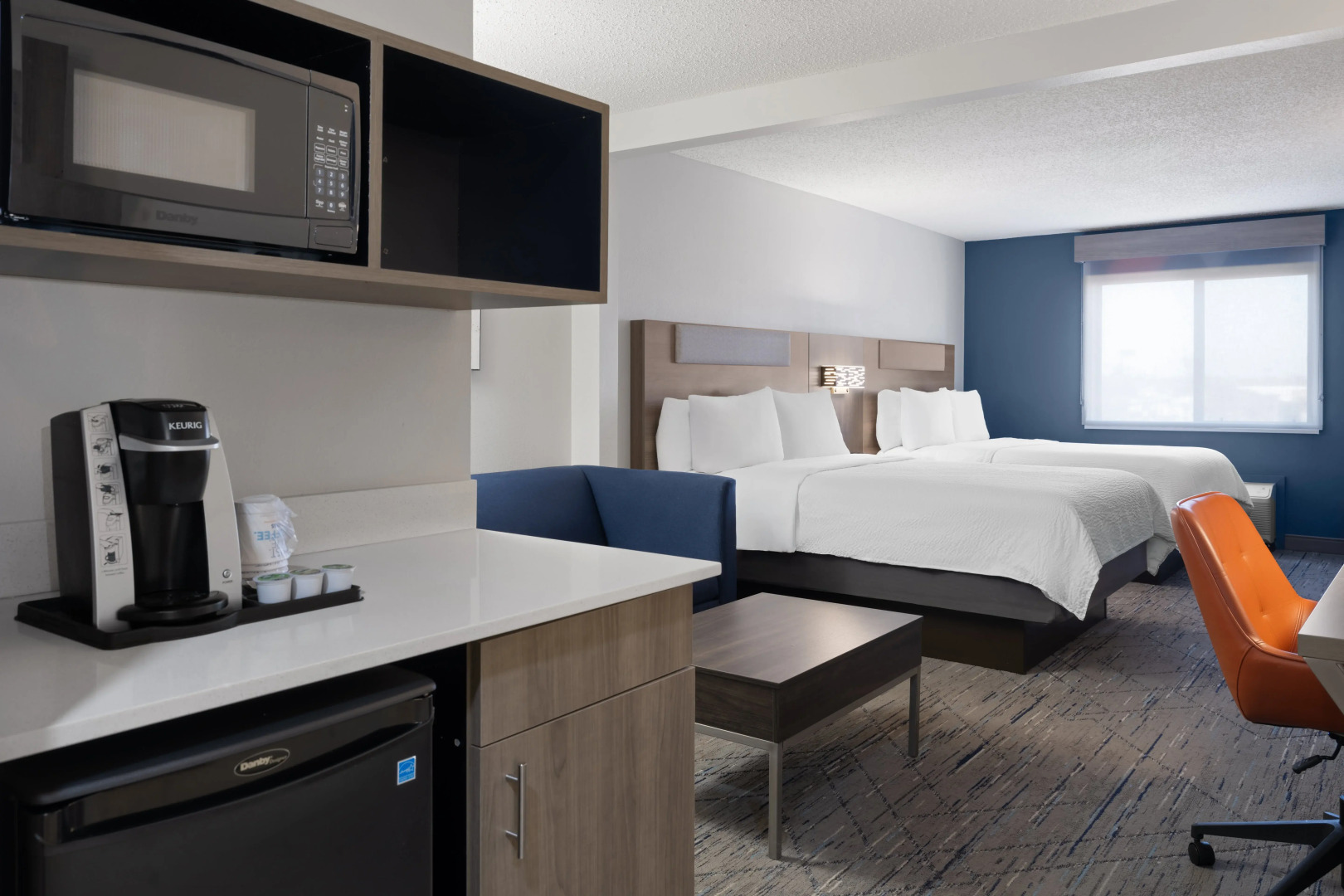 Holiday Inn Express & Suites Midwest by IHG