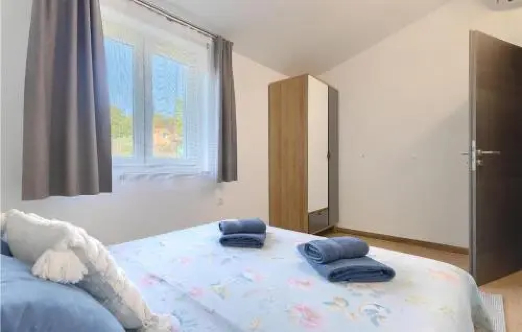 Four bedroom Holiday Home In Loborika