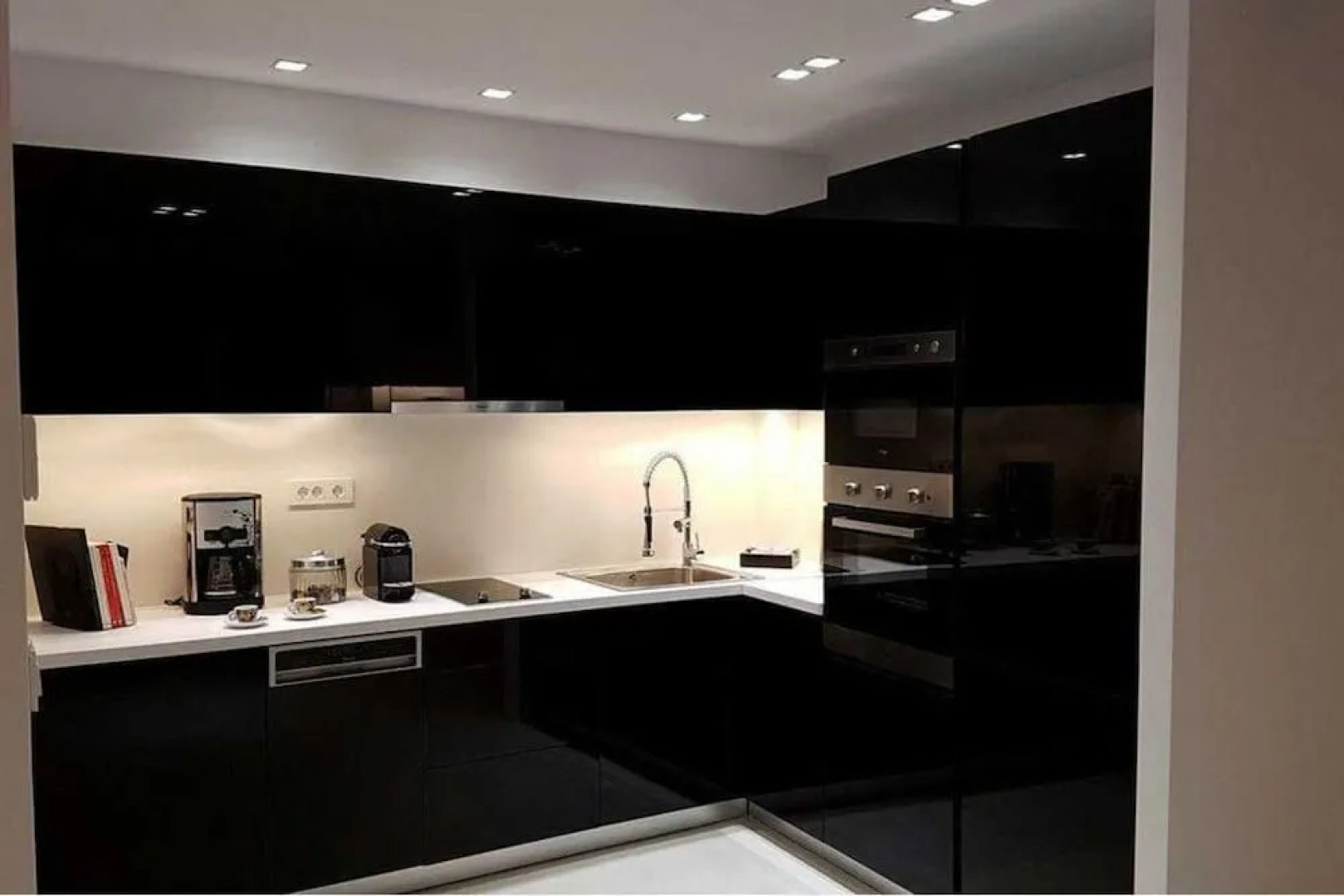 Alto Psyrri Penthouse by K&K