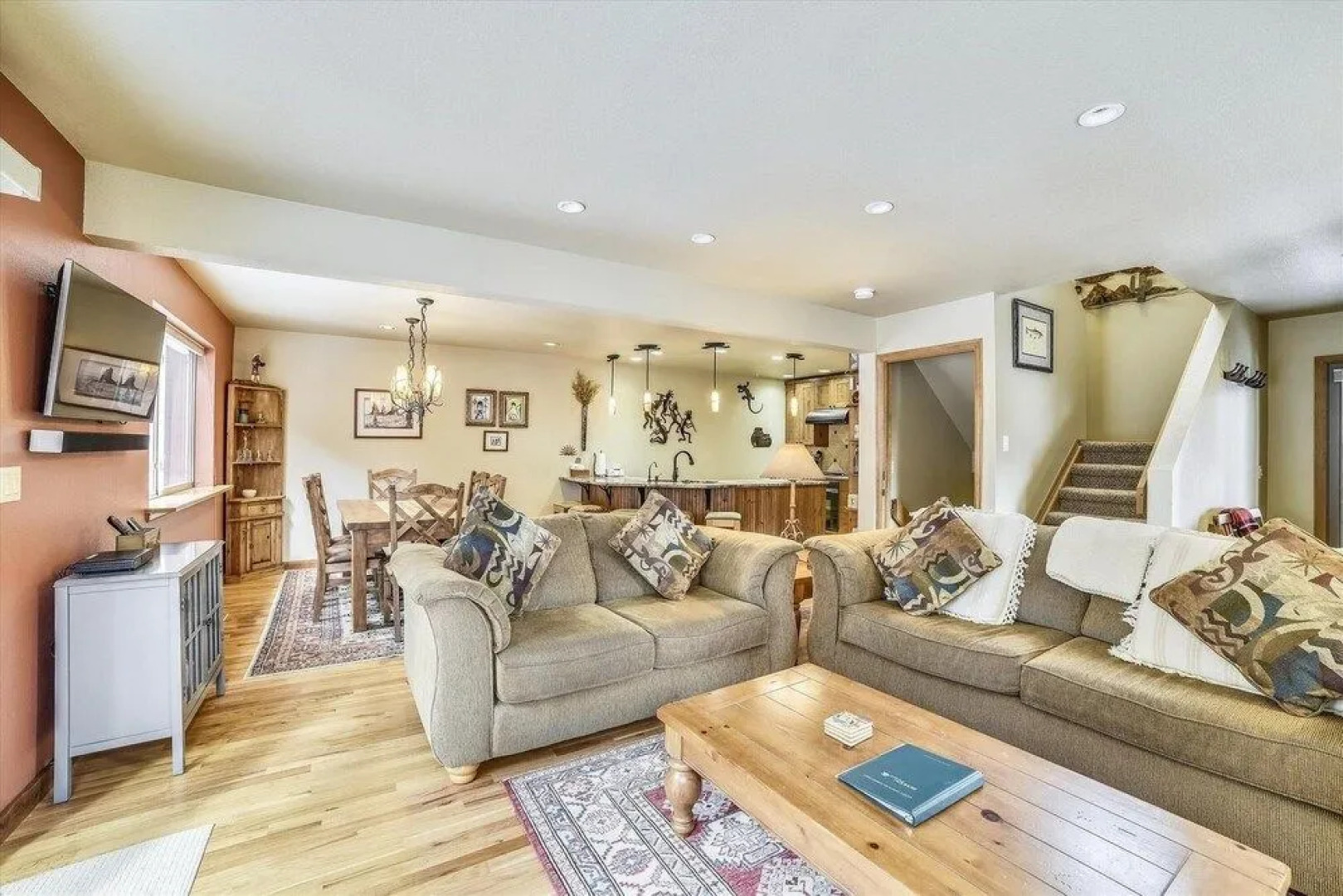 Gold Dust  660a 3 Bedroom Townhouse by RedAwning