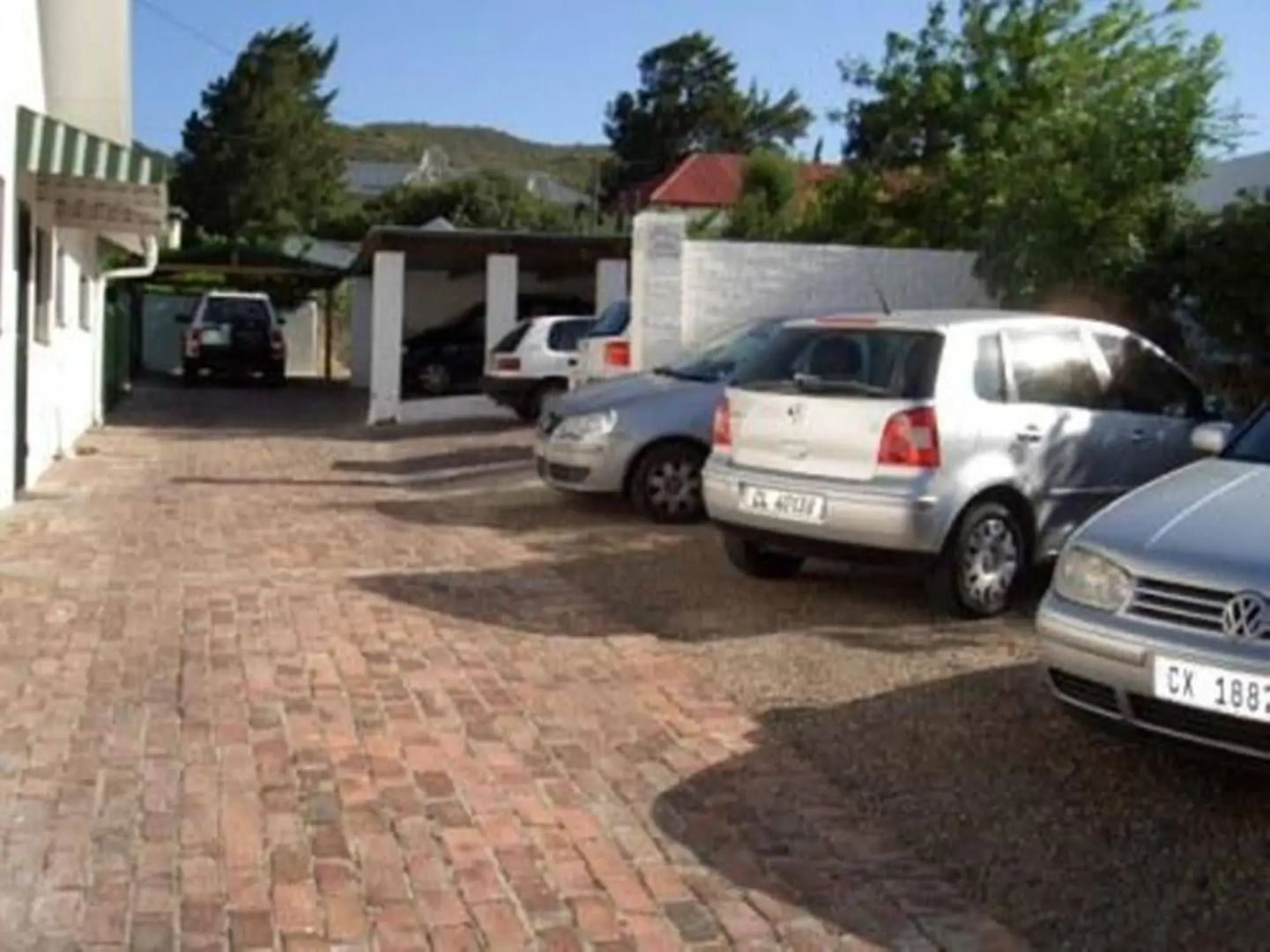 Koo Karoo Guest Lodge and Self Catering