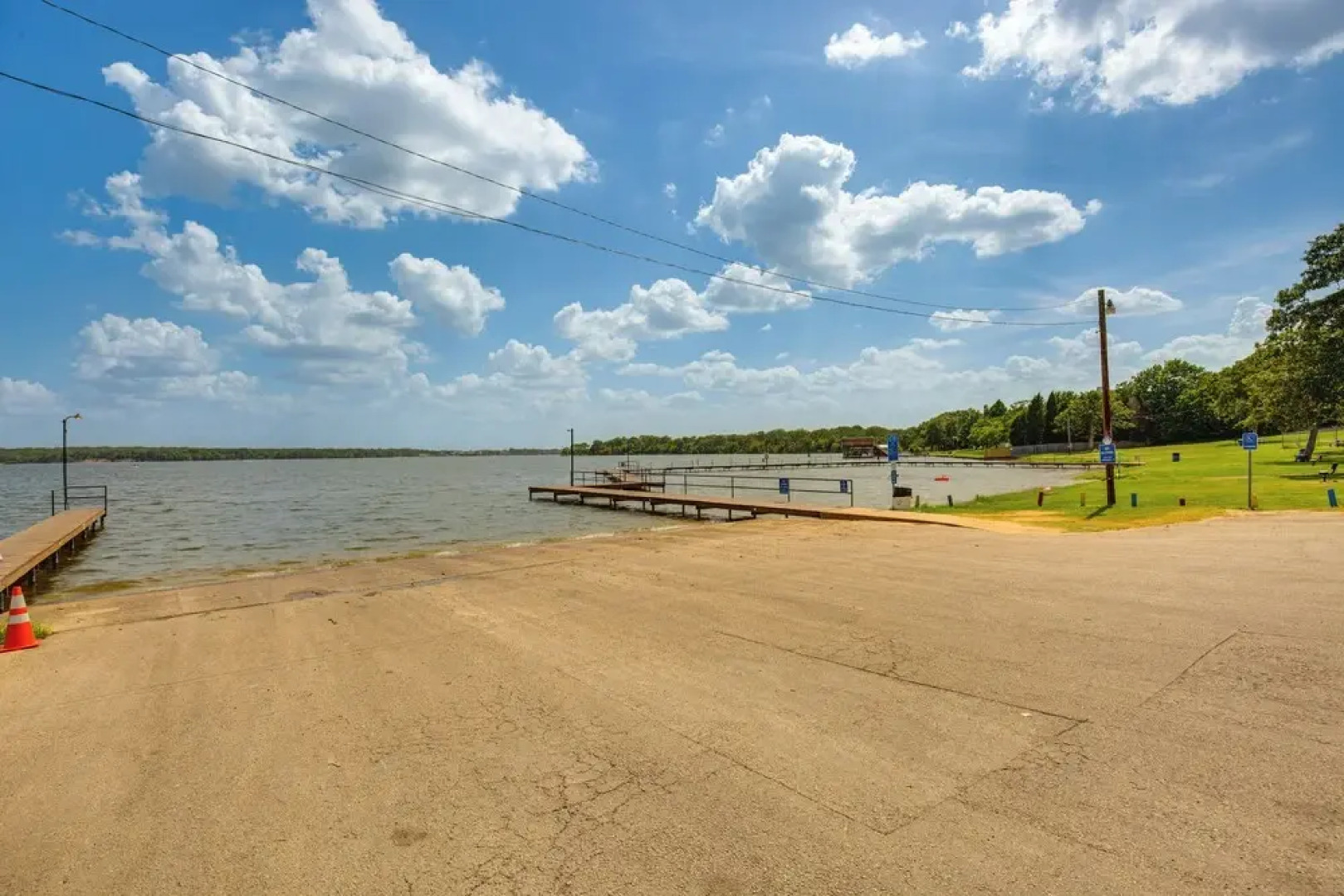 Tranquil Retreat: Half-mi to Cedar Creek Reservoir
