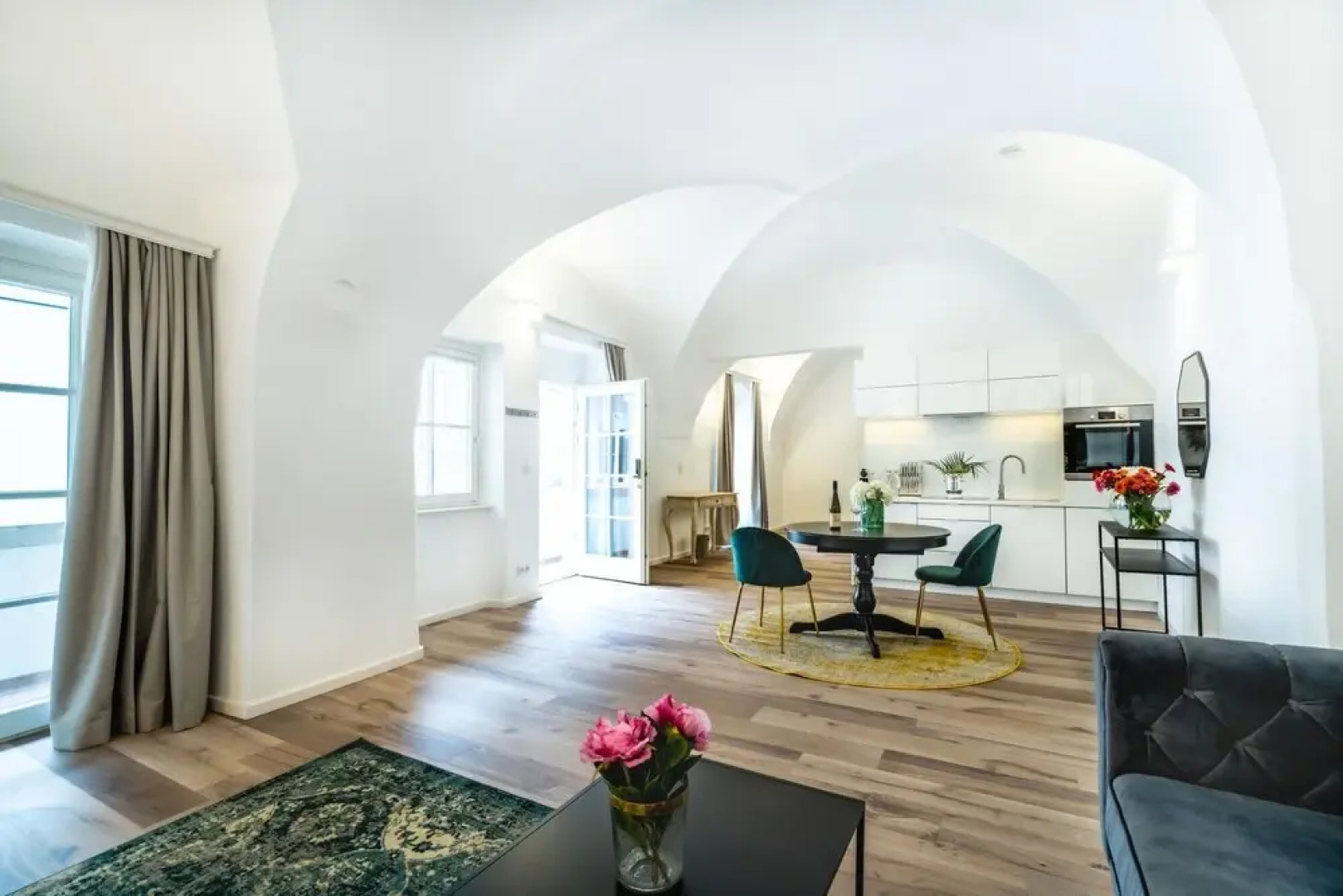 Deluxe Loft With King Bed Private Parking in the old Town of Krems