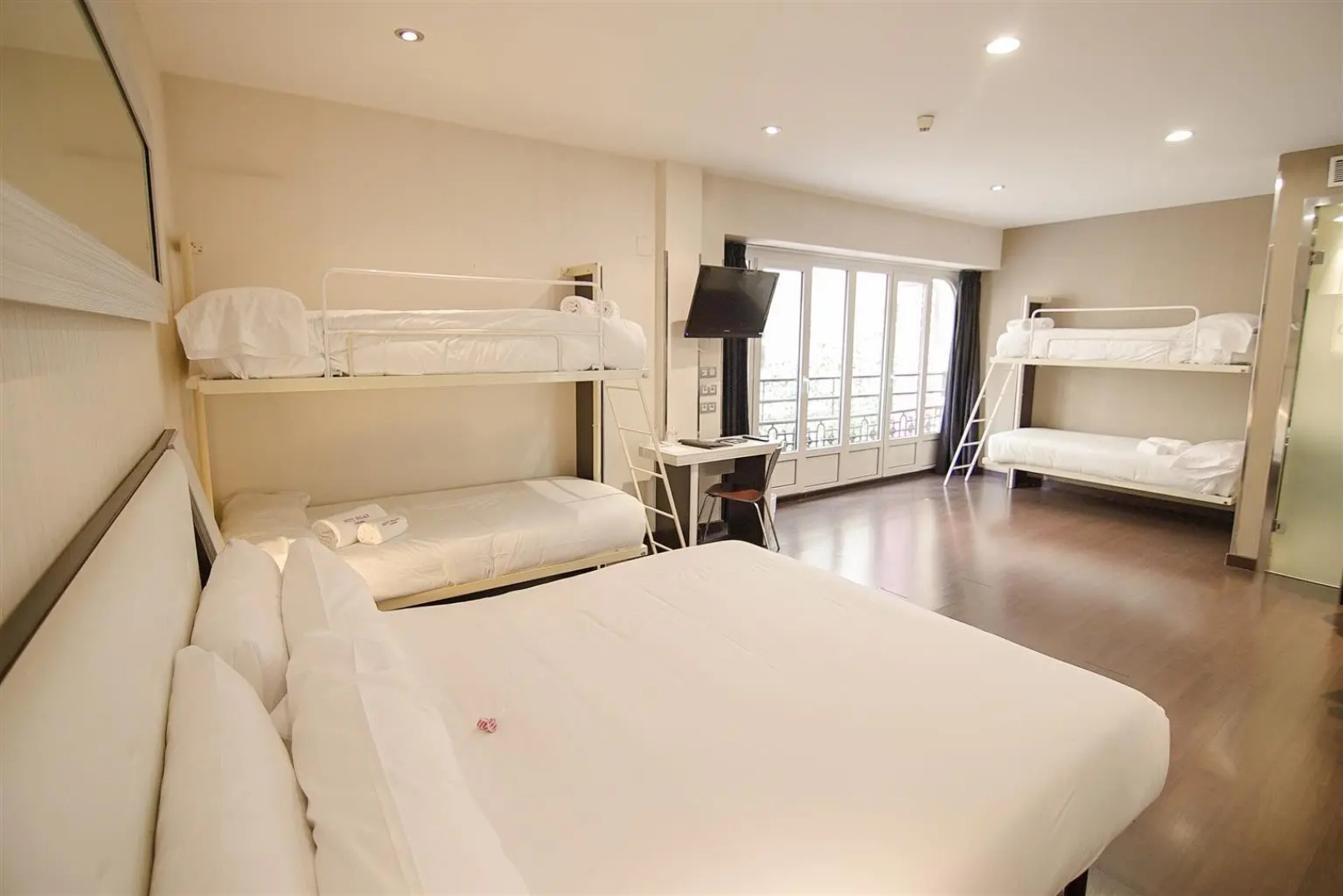 Отель Petit Palace Triball