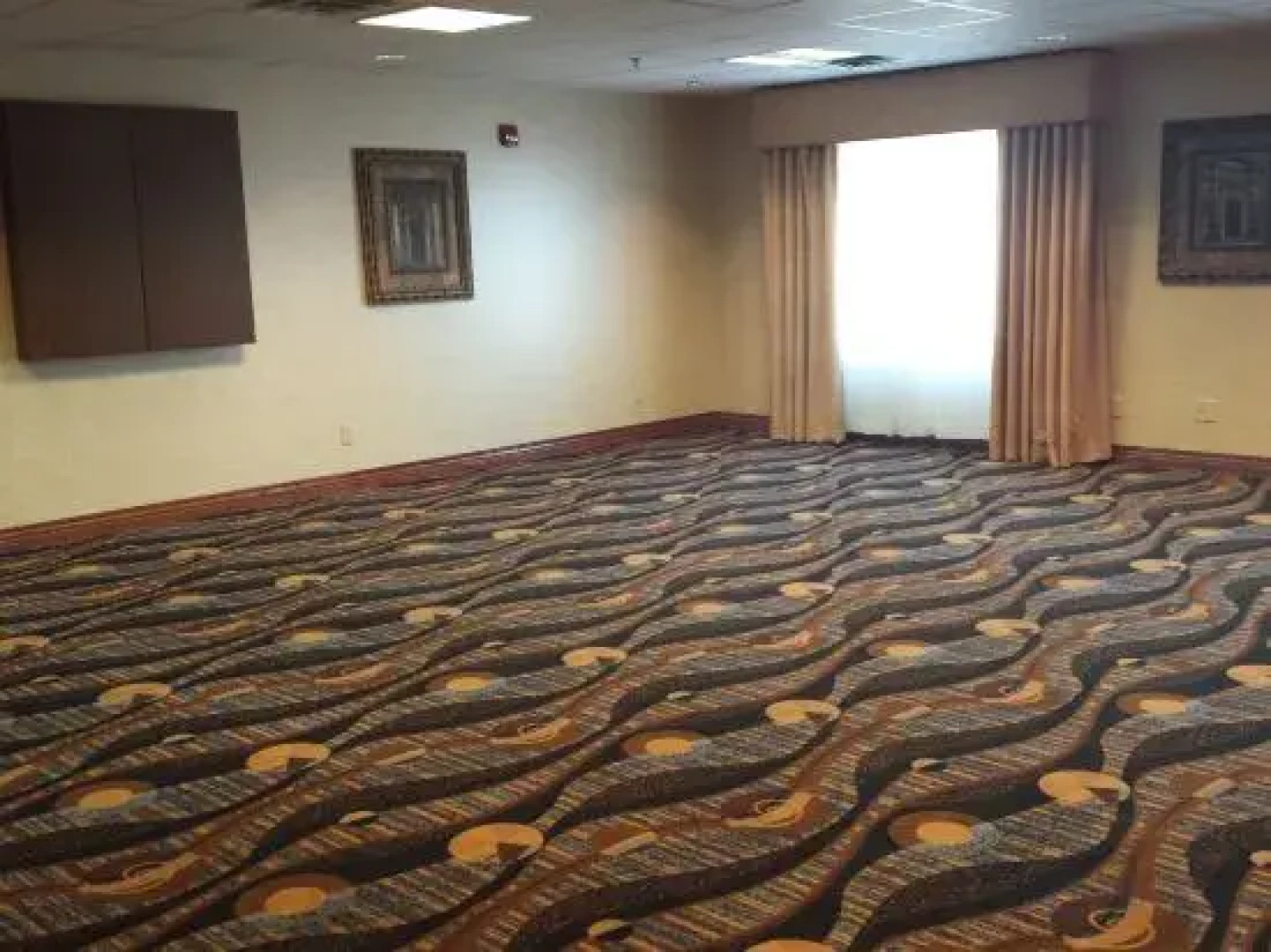 Holiday Inn Express Hotel & Suites Concordia US81