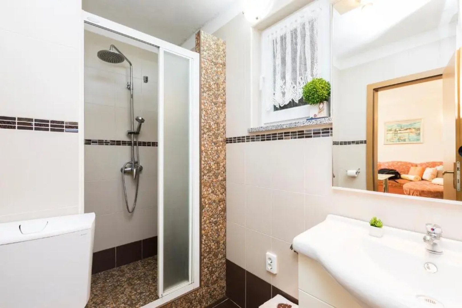 Apartments and rooms Roberto B.