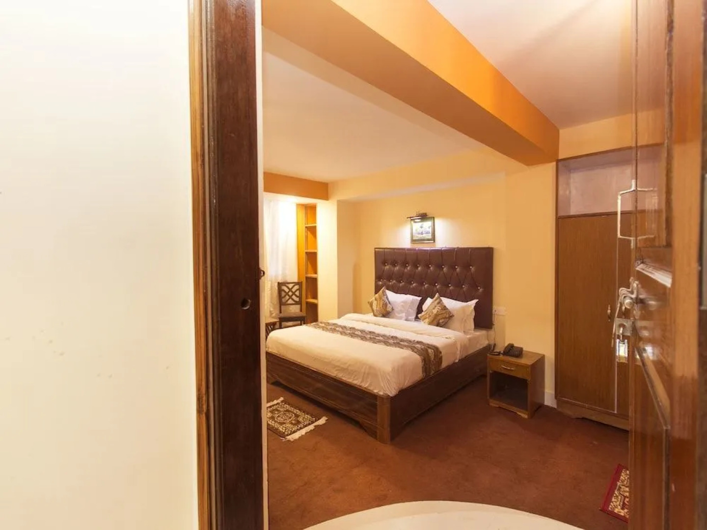 OYO 12370 Royal Sarava