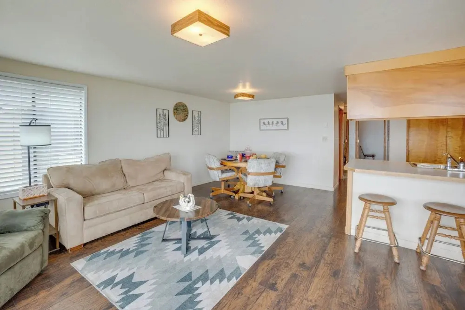 Smith River Vintage Cabin: Oceanfront Deck + Views