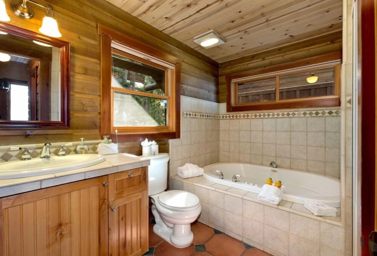 On Lake Tahoe!! Close to Heavenly and Casino's