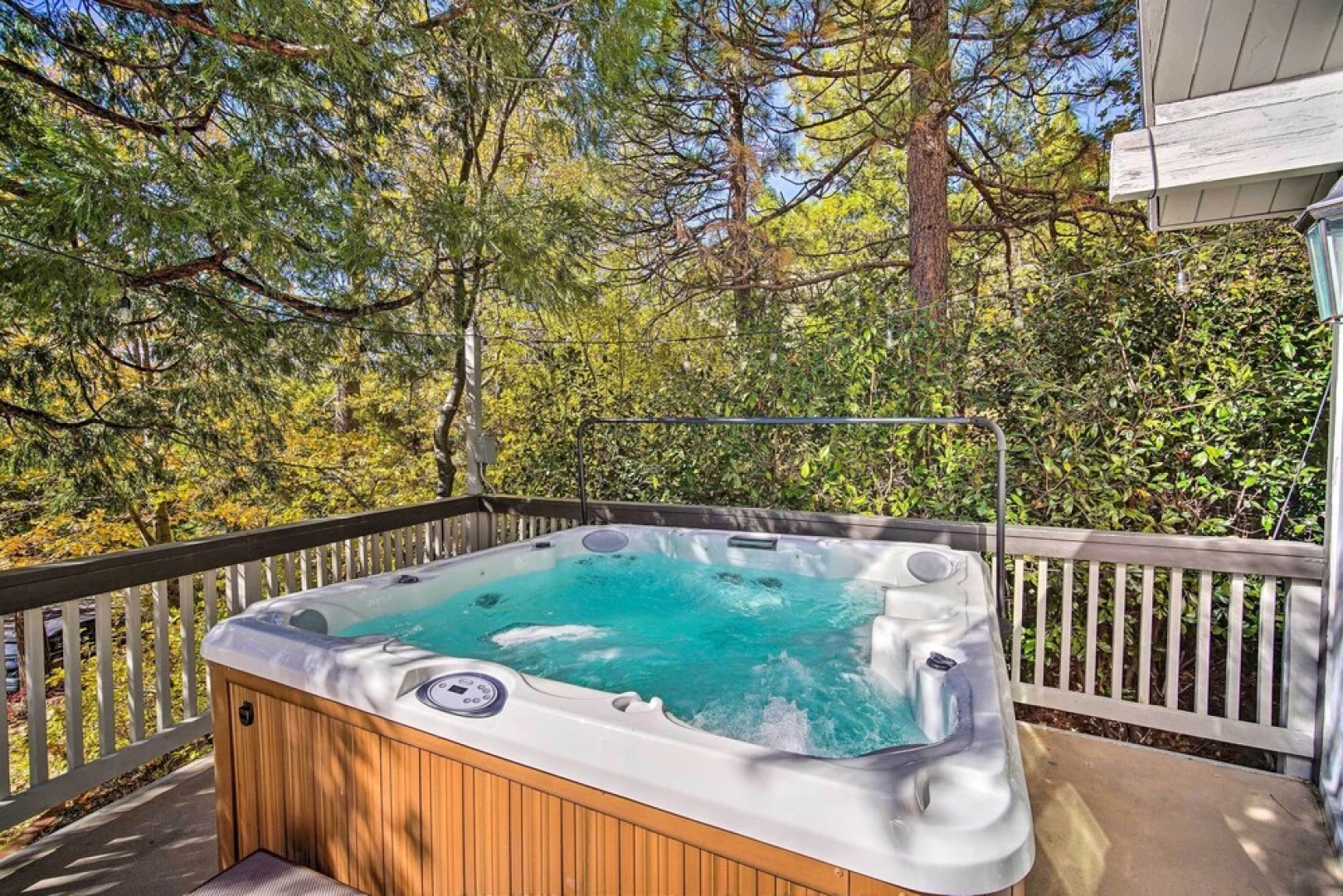 Lake Arrowhead Cabin w/ Game Room + Hot Tub!