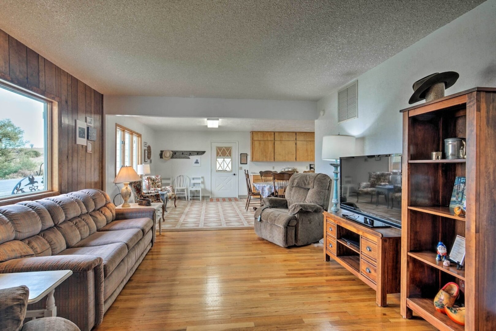 Farmhouse in Country Setting Near Gravity Hill