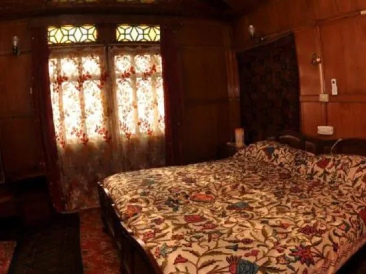 Peace of Mind Group of Houseboat