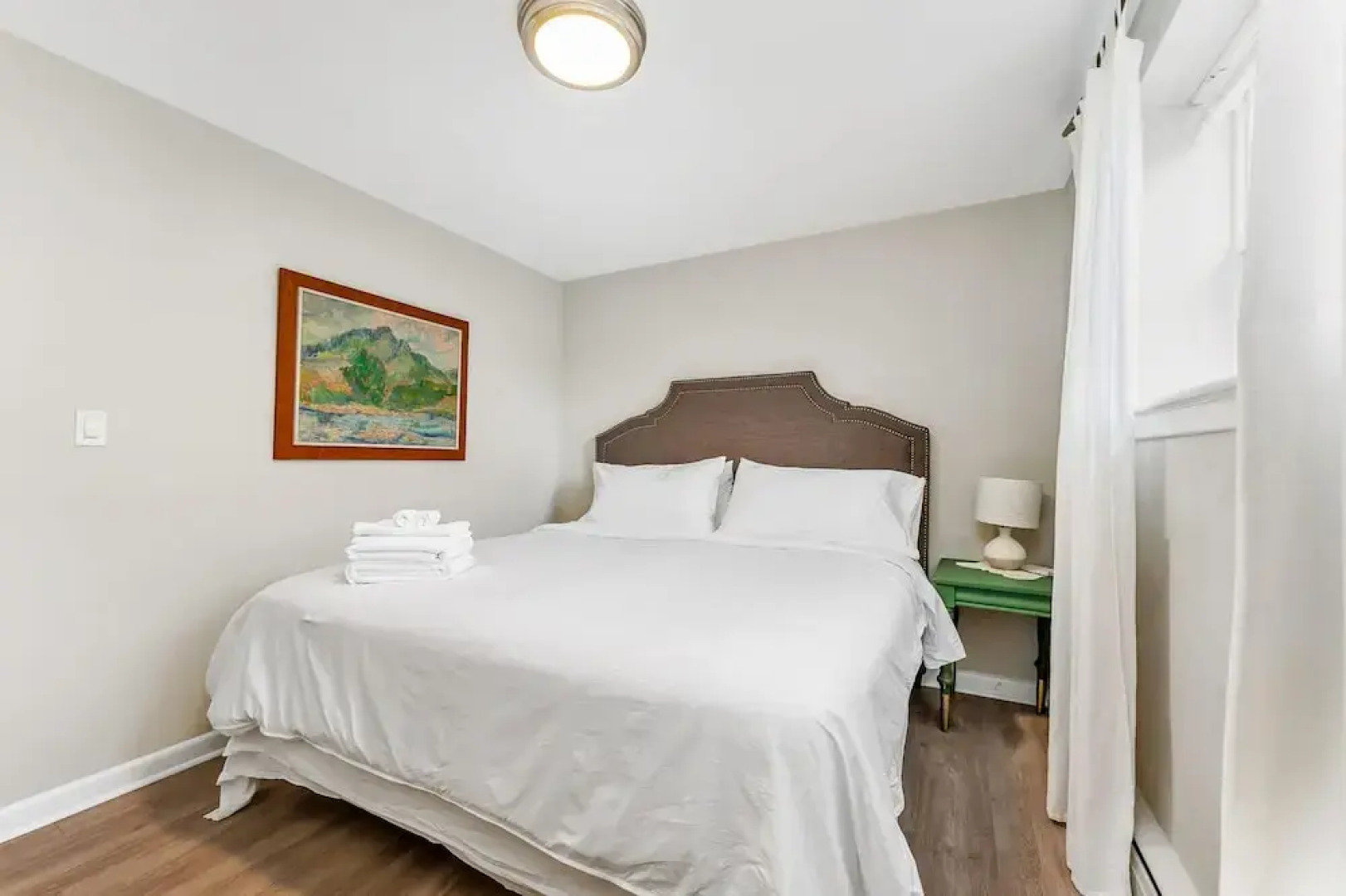 Private 2bdrm Newly Renovated - Furnished apt - U3