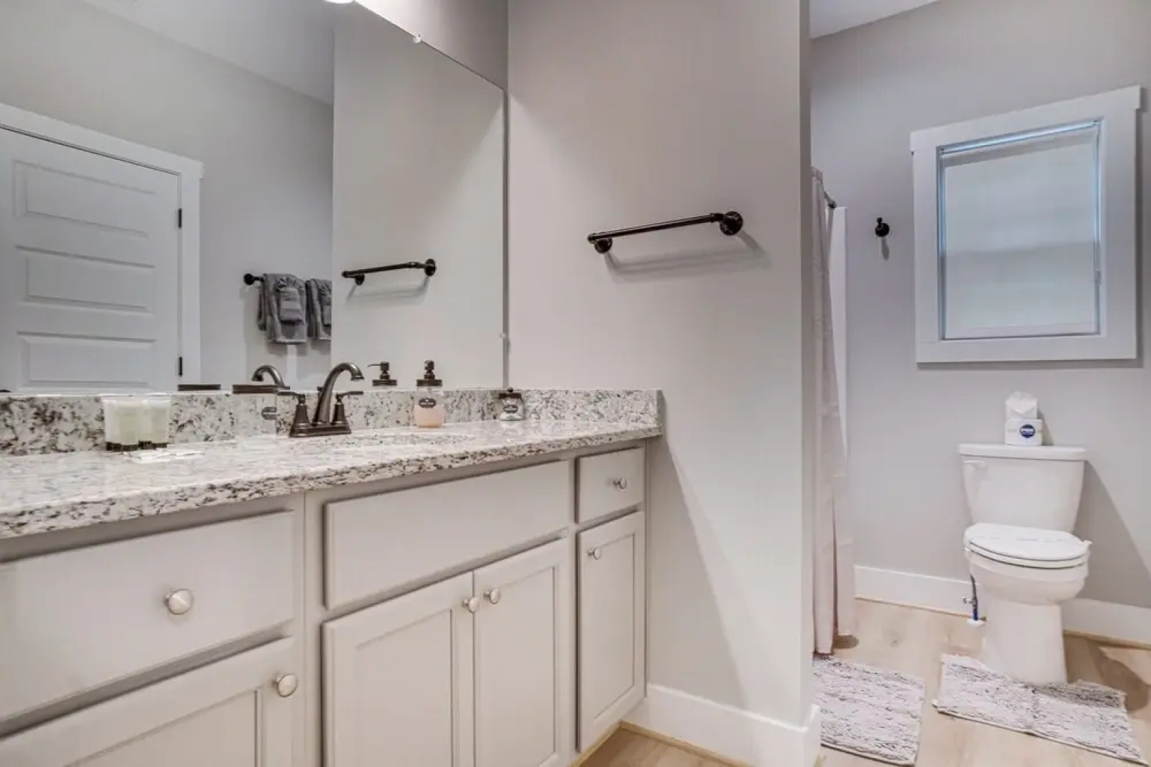 Hot Tub & EV Charger: Helen Getaway w/ Views!