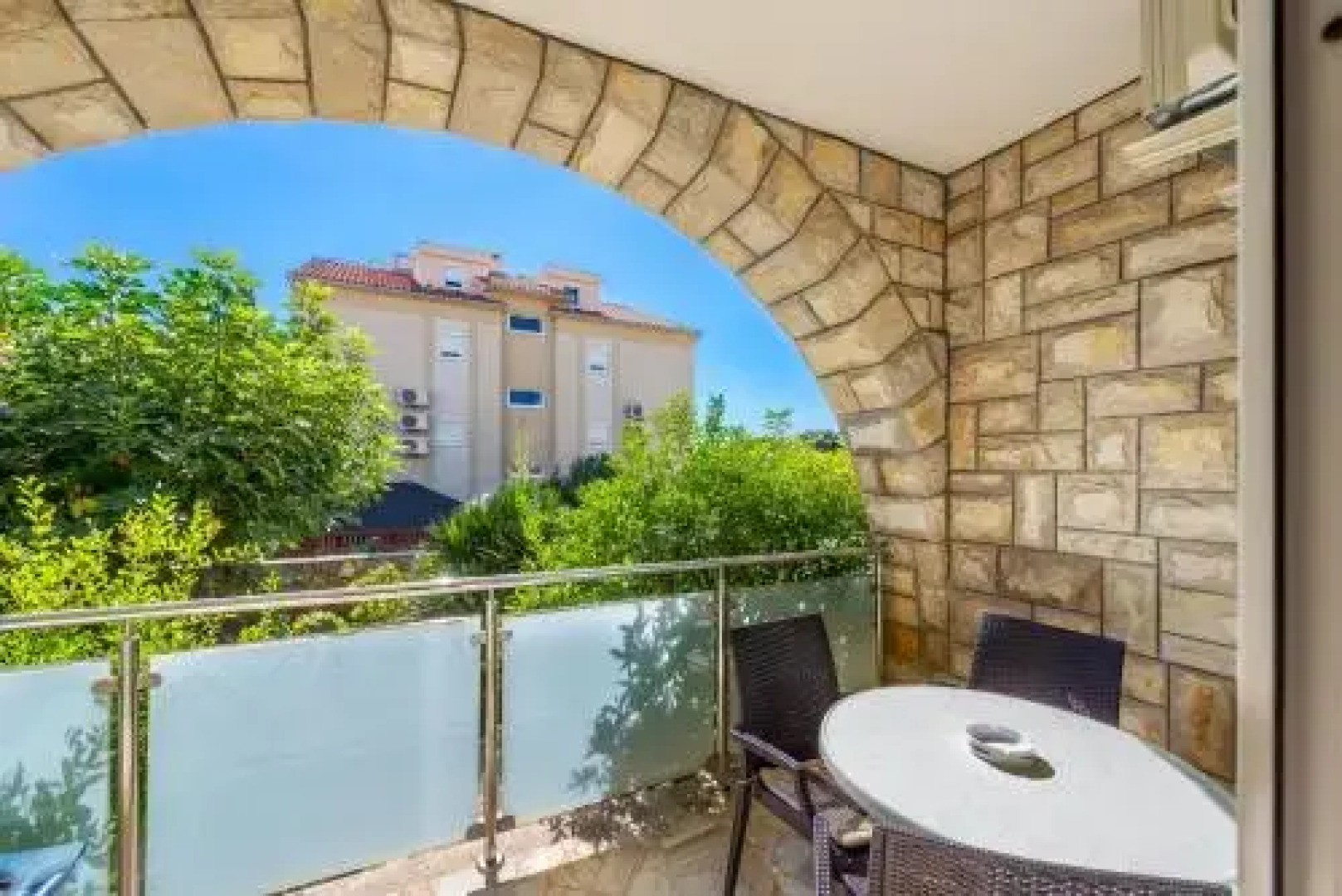 Apartments Villa Maelise