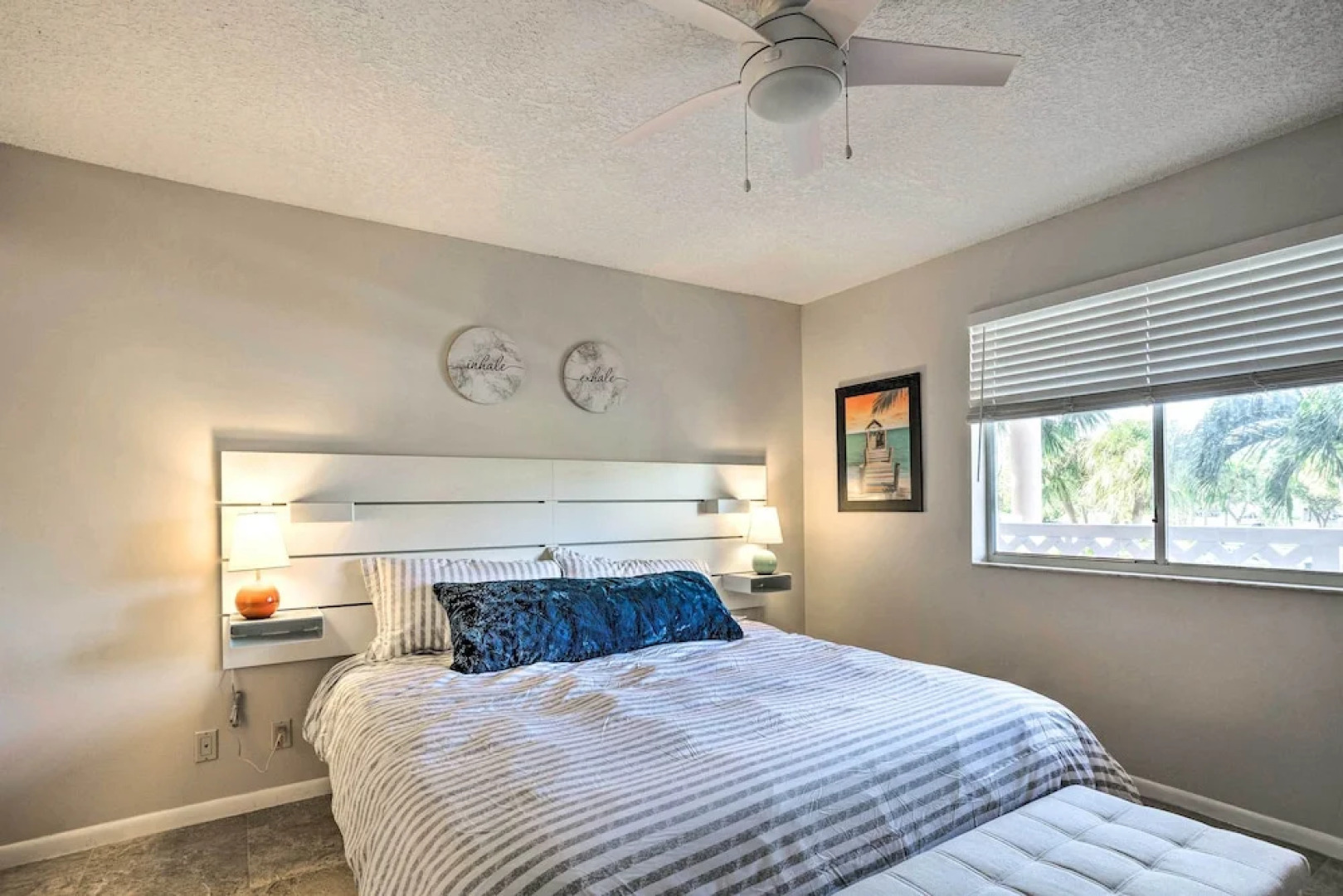 Jupiter Bay Condo w/ Pool < Half Mile to Beach!