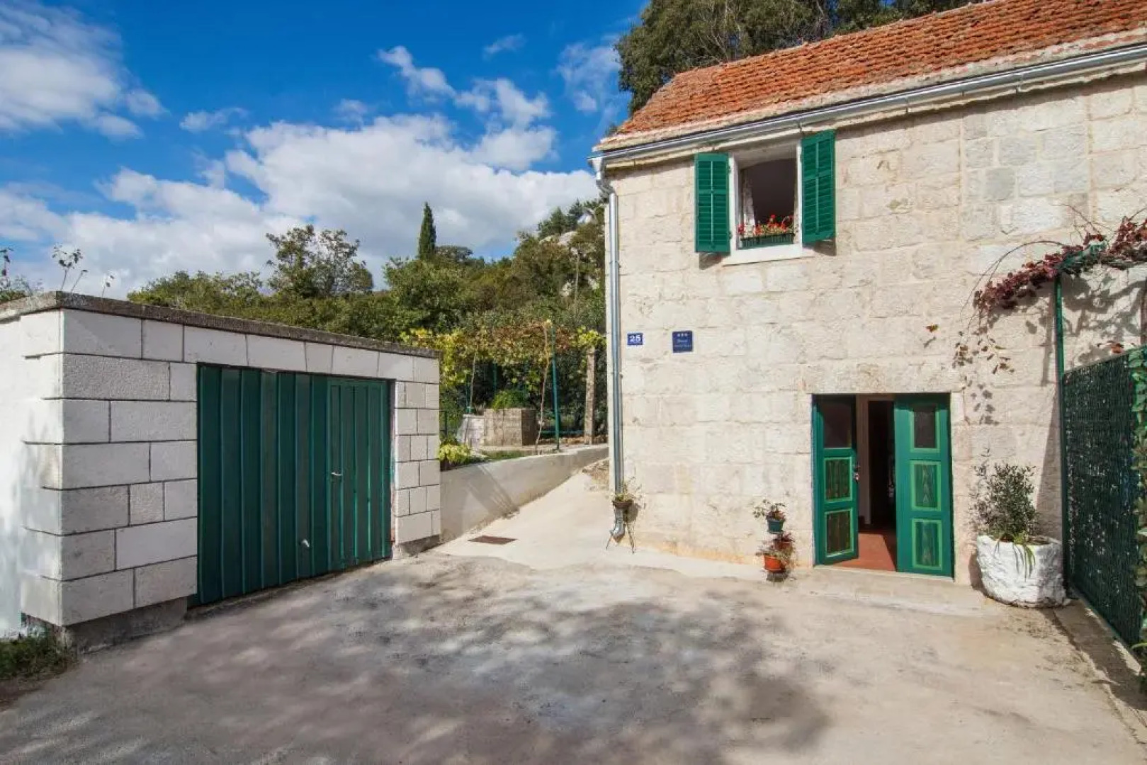 Apartment Kalajžić Žeževica