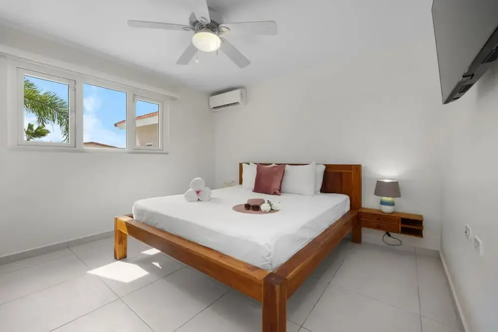 Central 4br3ba Villa w Ocean Views Private Pool