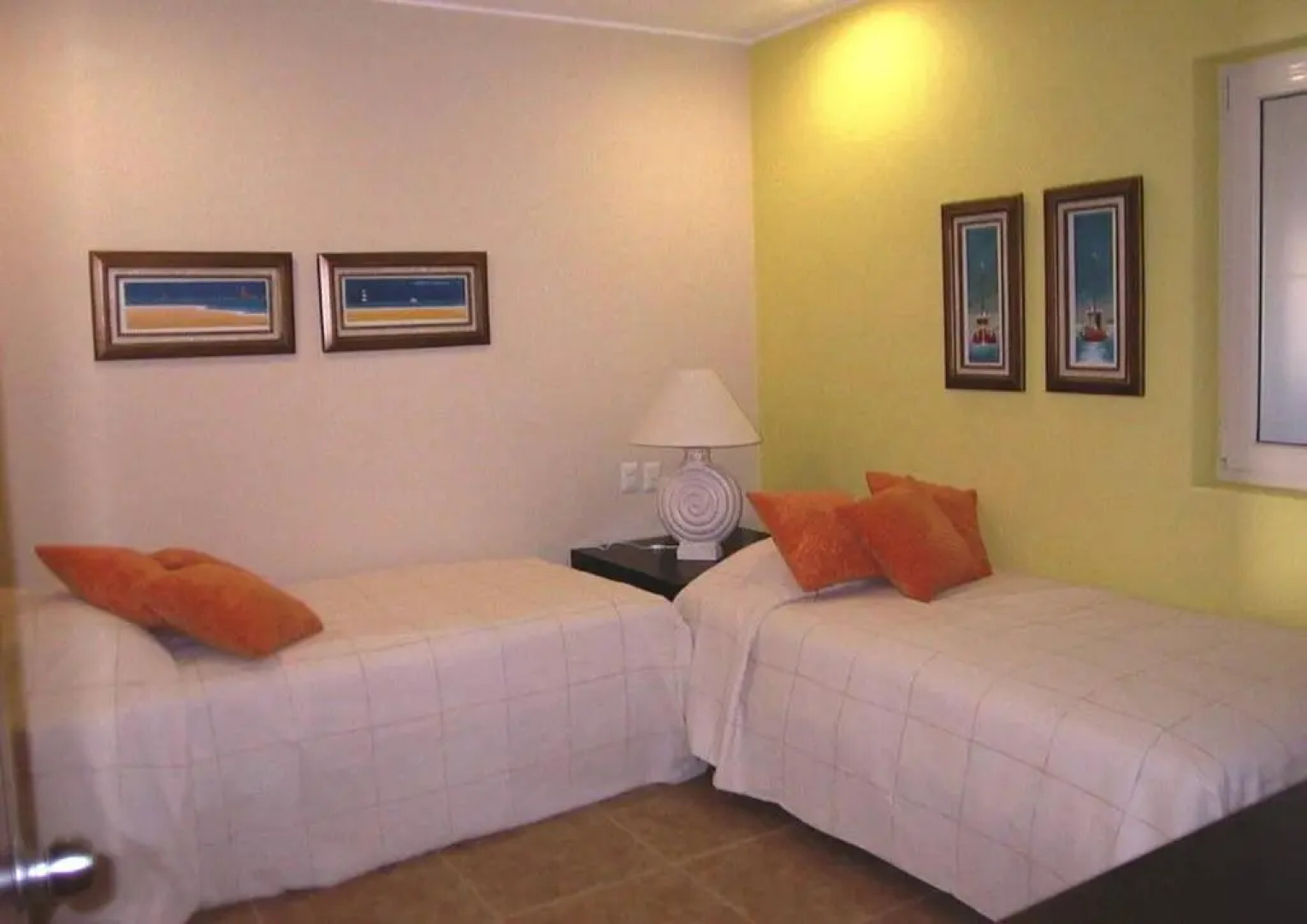 "absolute Beachfront Luxury Condo With Great Views!"