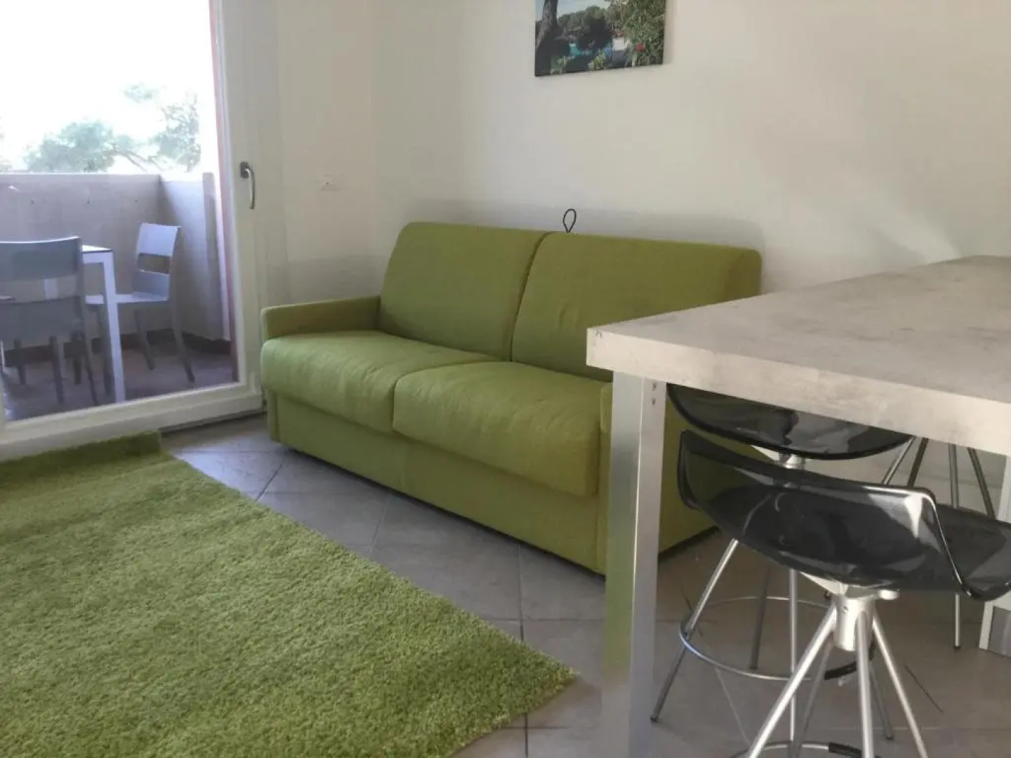 Signora Ruth - Aprilia Residence